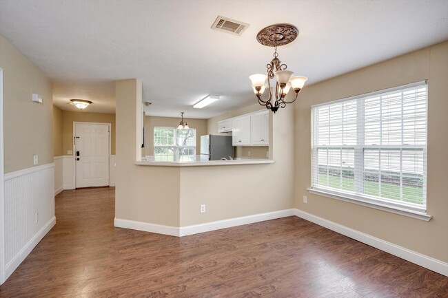 Building Photo - 153 Photinia Dr