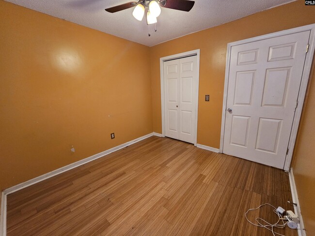 Building Photo - 1001 Rockyknoll Dr