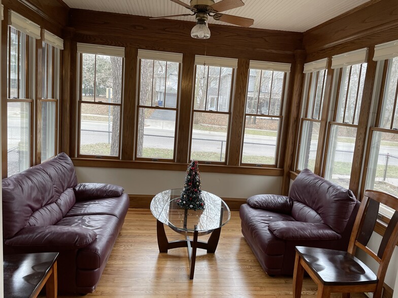 Sun room - 1010 S Forest Ave