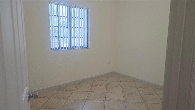 Building Photo - 2851 Riverside Dr