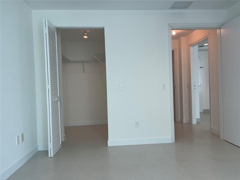 Building Photo - 300 S Biscayne Blvd