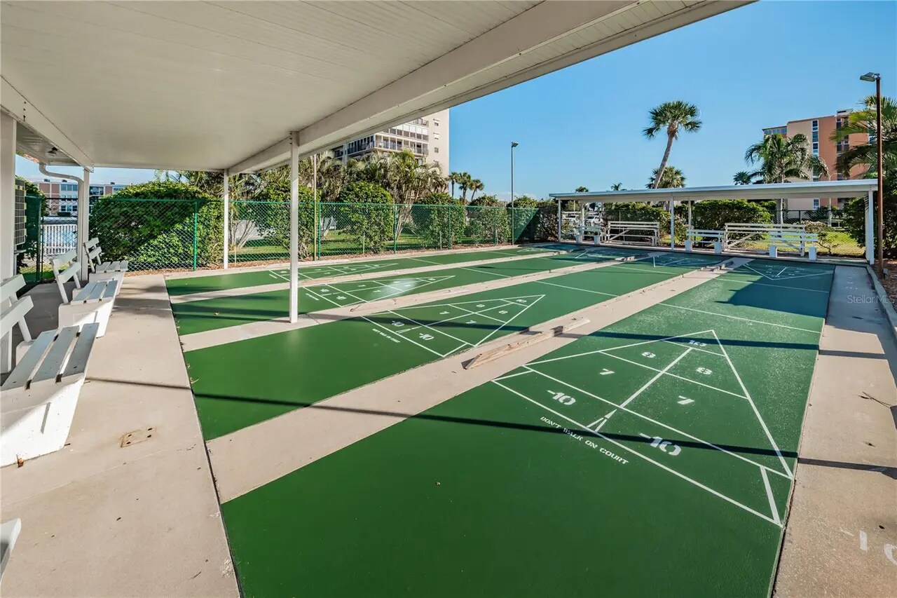 Building Photo - 7665 Sun Island Dr S