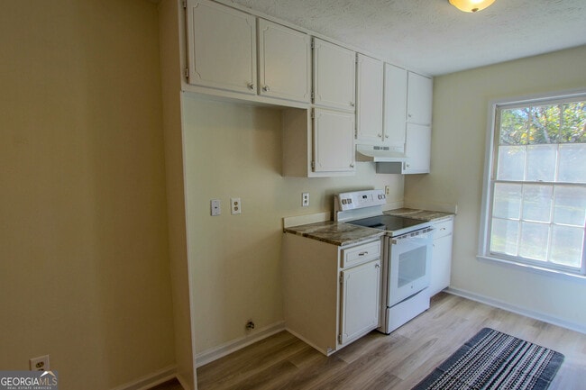 Building Photo - 211 Meadow Run