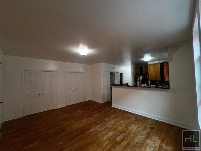 Building Photo - Spacious Fully Renovated 4-Bedroom in Sout...