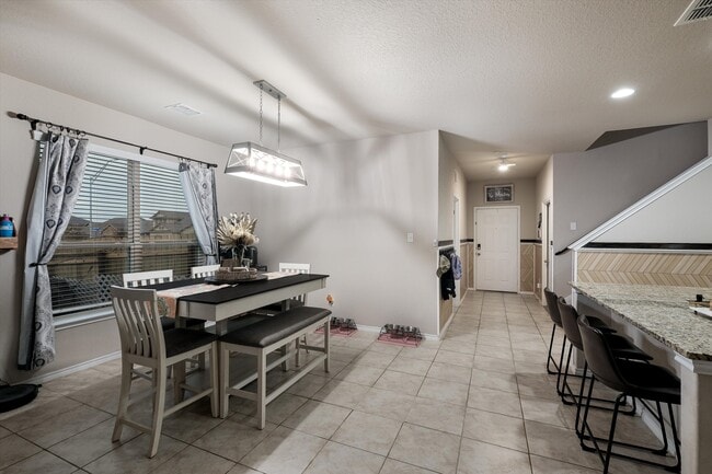 Building Photo - 5802 Acacia Farm