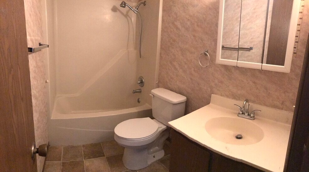Bathroom - 4312 N 31st St
