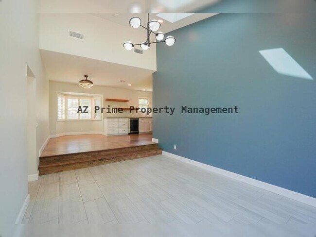 Building Photo - 6521 N 11th Ave