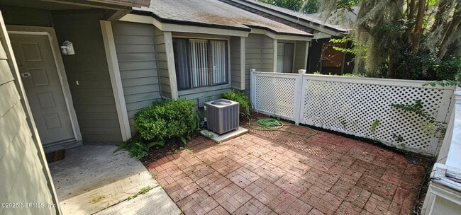 Building Photo - 7610 Baymeadows Cir W