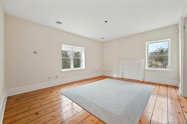 Building Photo - 948 Craigville Rd