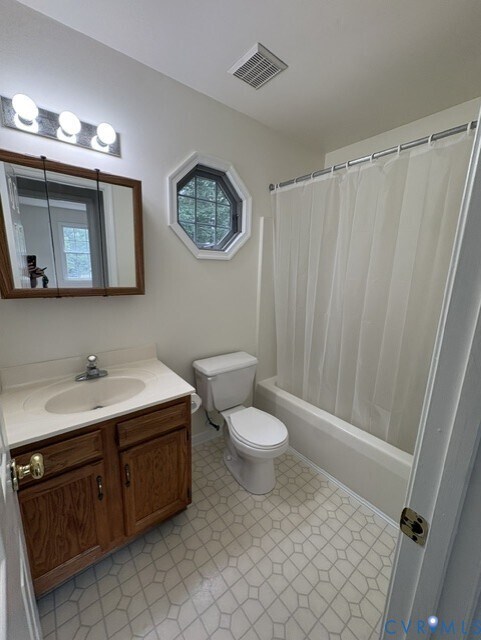 Building Photo - 5633 Lake Sharon Dr
