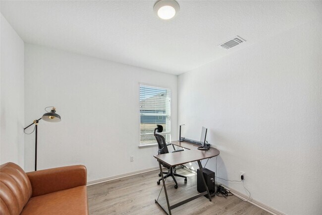 Building Photo - 241 Sweetwater Crk Ln