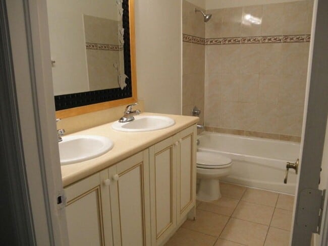 Building Photo - 912 Talia Cir