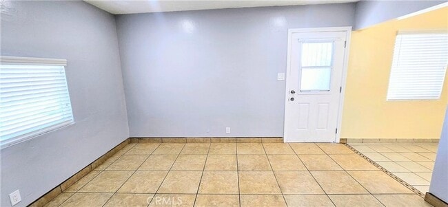 Building Photo - 1342 E 77th Pl