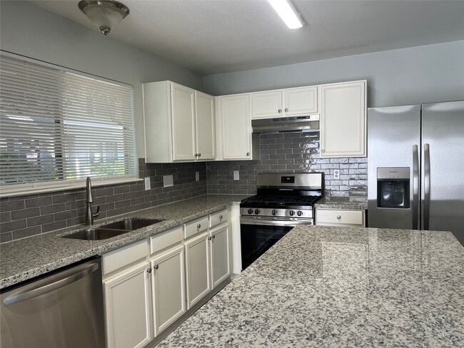 Building Photo - 11956 Chanteloup Dr