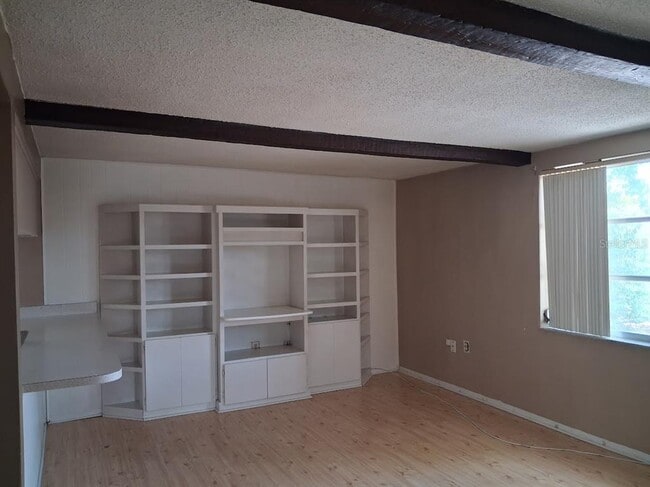 Building Photo - 6821 Mesa Verde St