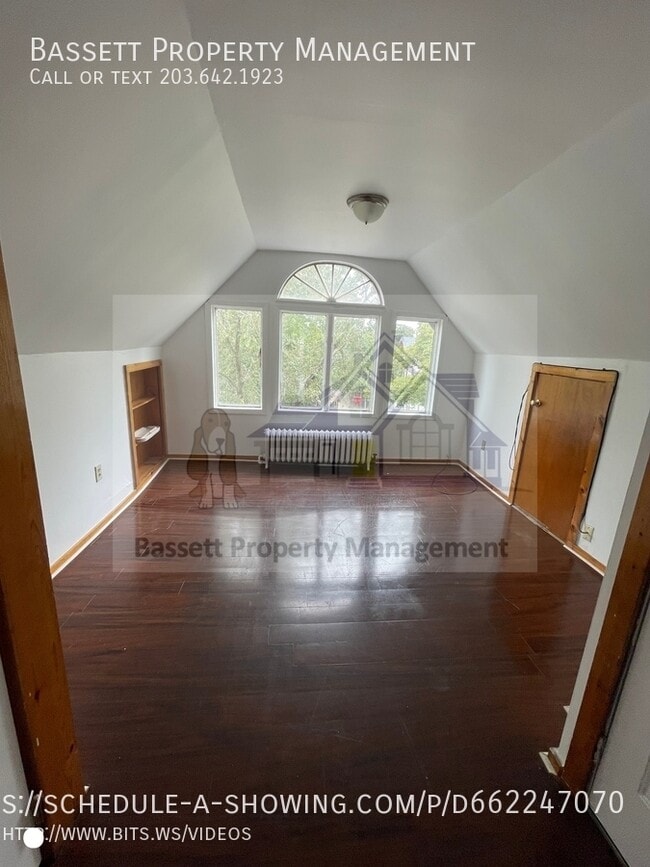 Building Photo - 617 Elm St