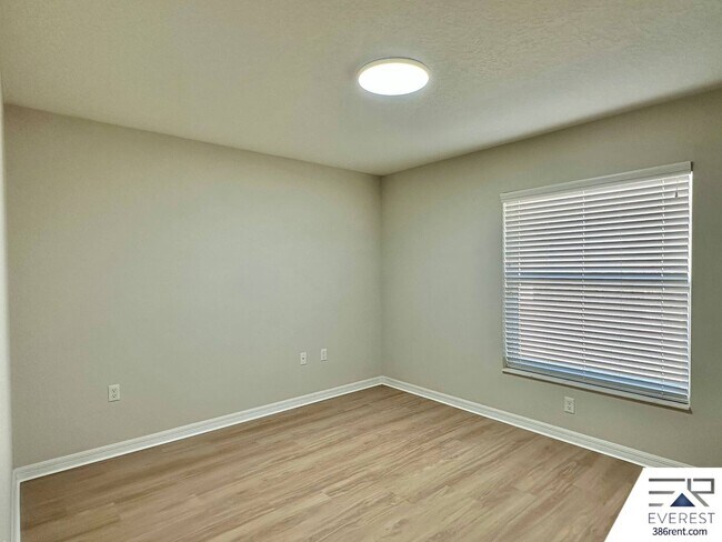 Building Photo - FULLY FENCED 4/3/2 IN DESIRABLE SEMINOLE WOODS