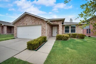 Building Photo - 3-bed 2-bath in Little Elm's highly desira...