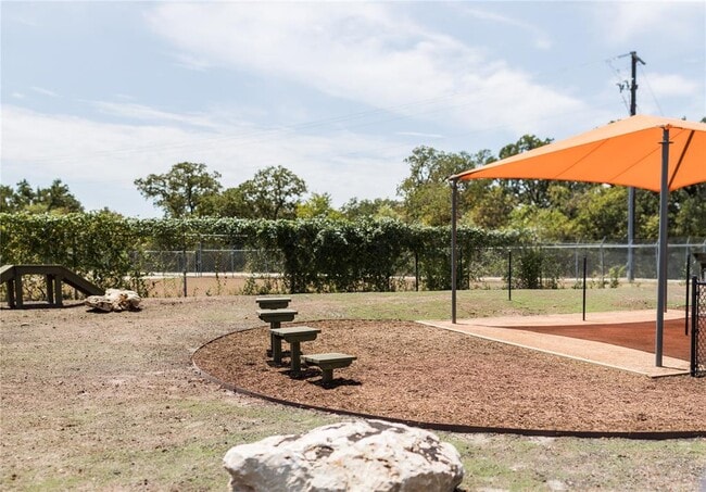 Building Photo - 340 Banyon Dr