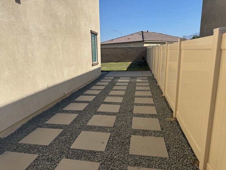 Building Photo - 80425 Enclave Ct