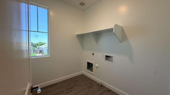 Building Photo - 612 Hazelnut Ln