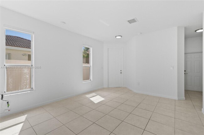 Building Photo - 3956 NE 11th Dr