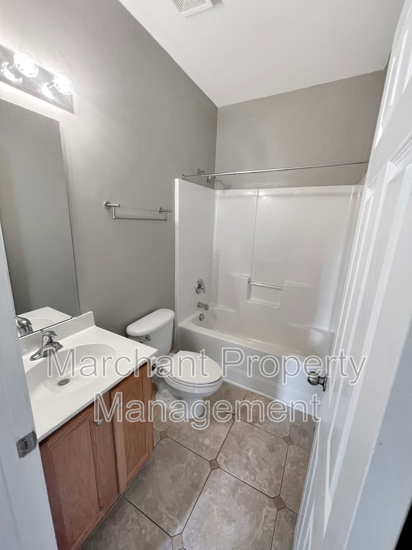 Building Photo - 104 Coxton Mill Ct