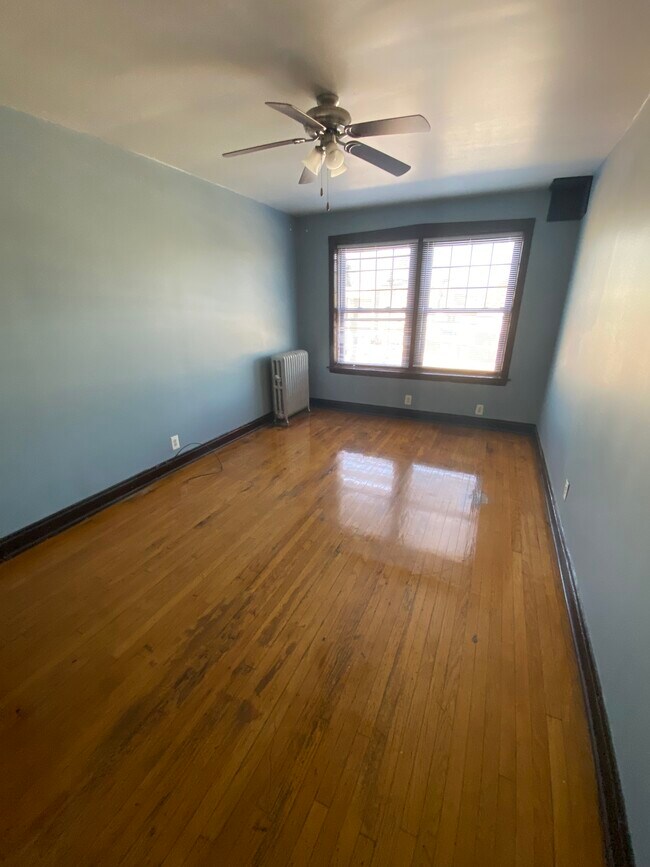 Building Photo - 4310 N Pulaski Rd