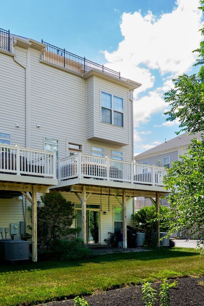 Building Photo - 10225 Hilltop Ascent Dr