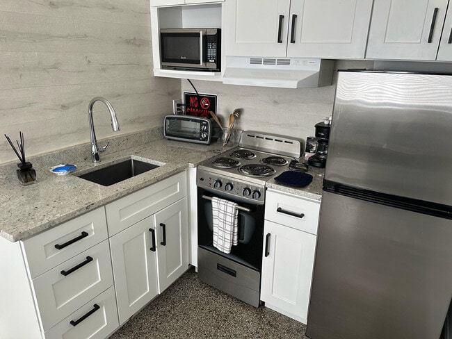 Building Photo - 1258 Beach Rd