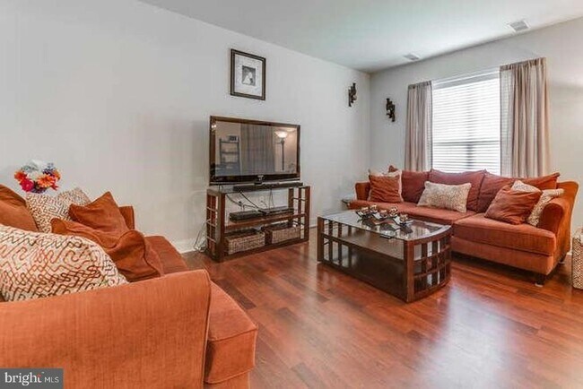 Building Photo - 861 Fawn Ln