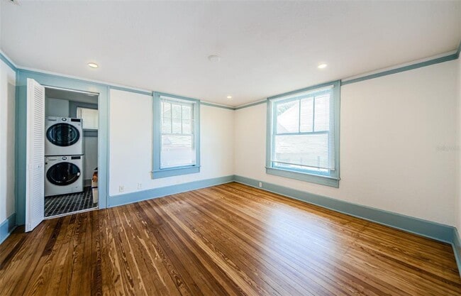 Building Photo - 620 Earle Ave N