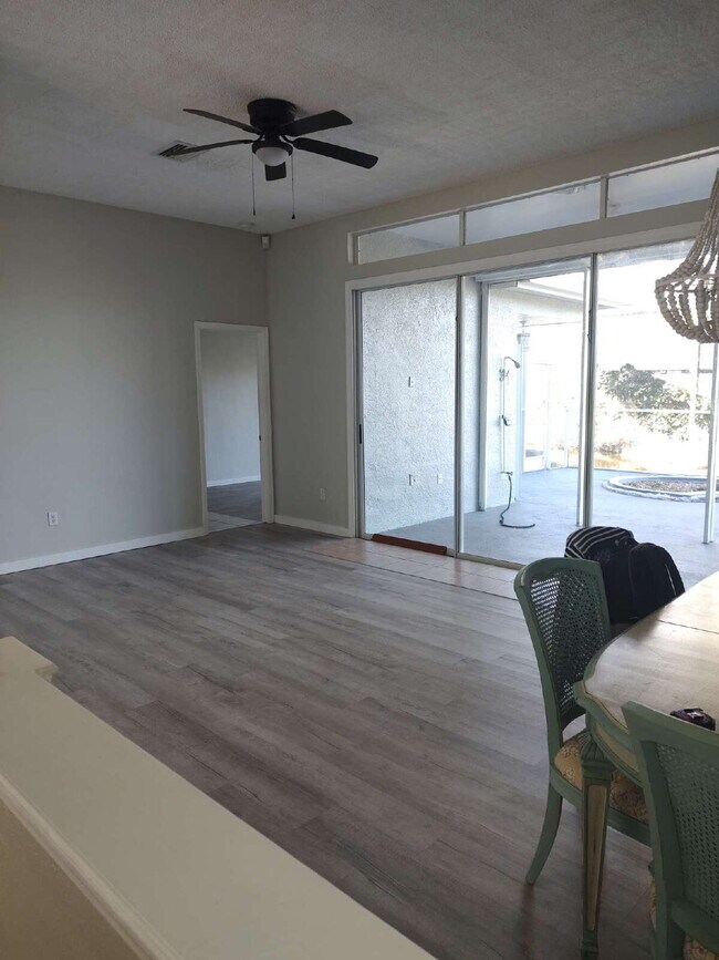 Building Photo - "Spacious 1732 Sq Ft 3-Bed, 2 Baths, in Tarpon Springs!"