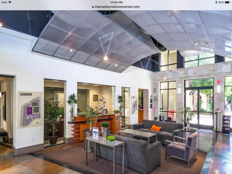 Building Photo - 24507 Town Center Dr