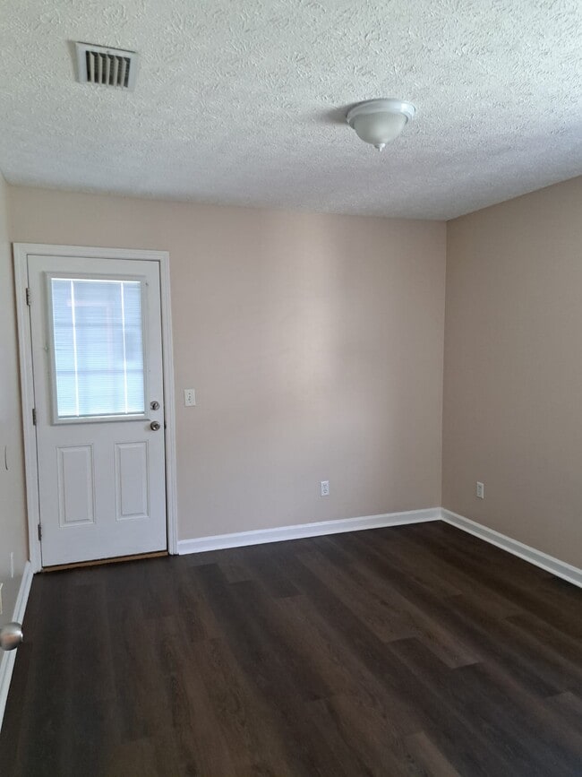 Building Photo - 5518 Beach Dr
