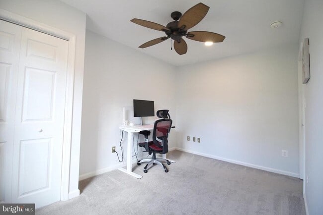 Building Photo - 3139 Stratford Ct