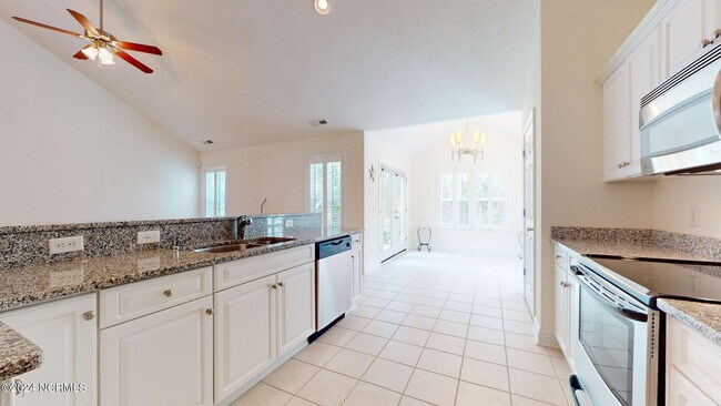 Building Photo - 536 Catamaran Dr
