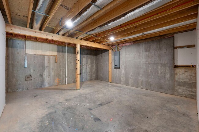 Building Photo - 424/426 E. Deerwood Dr