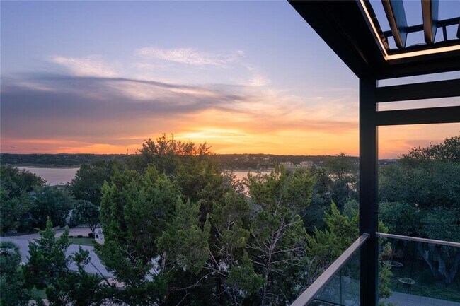 Building Photo - 614 Robin Dale Dr