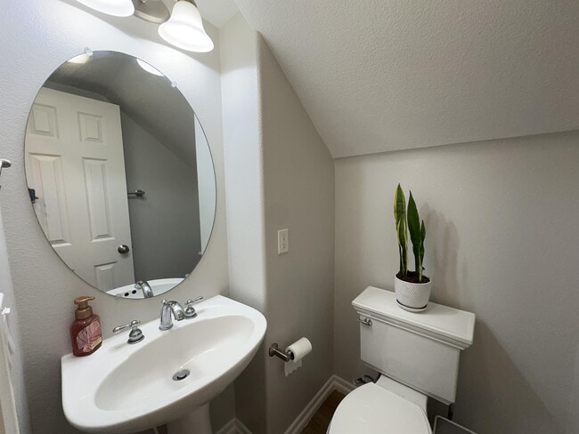 Building Photo - 4089 Peninsula Dr
