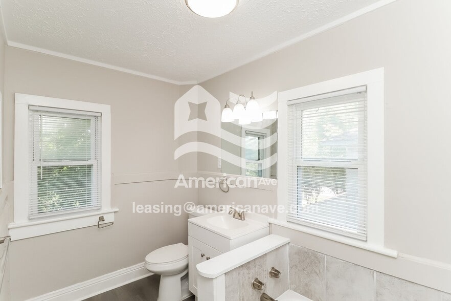 Building Photo - 1014 Benham Ct