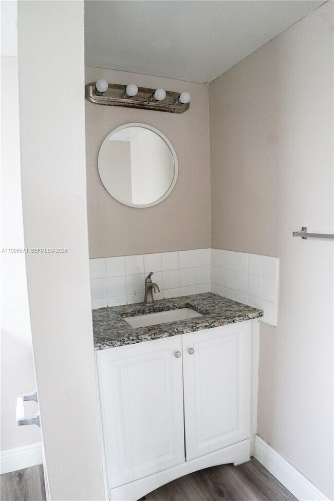 Building Photo - 4280 Woodside Dr