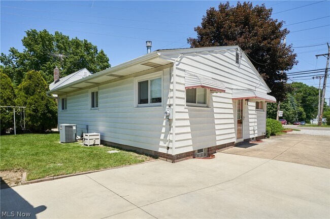 Building Photo - 2620 Mogadore Rd