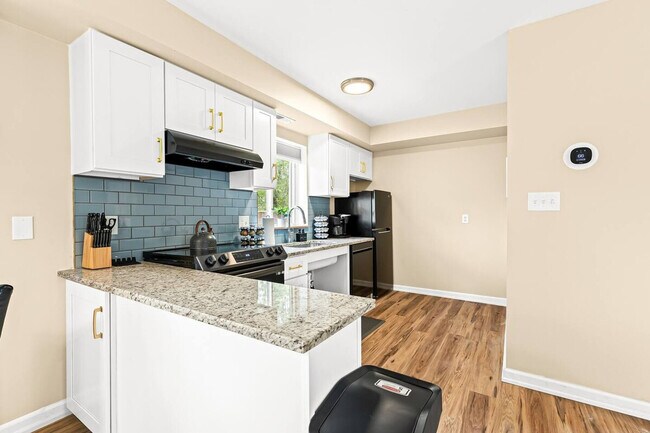 Building Photo - 18415 Sharon Ln