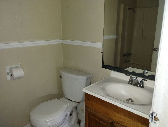 Building Photo - 2 Bedroom / 2 Bathroom Rental – Brooksville, Fl