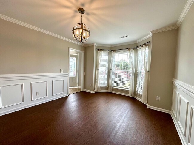 Building Photo - 8425 Hirsch Dr