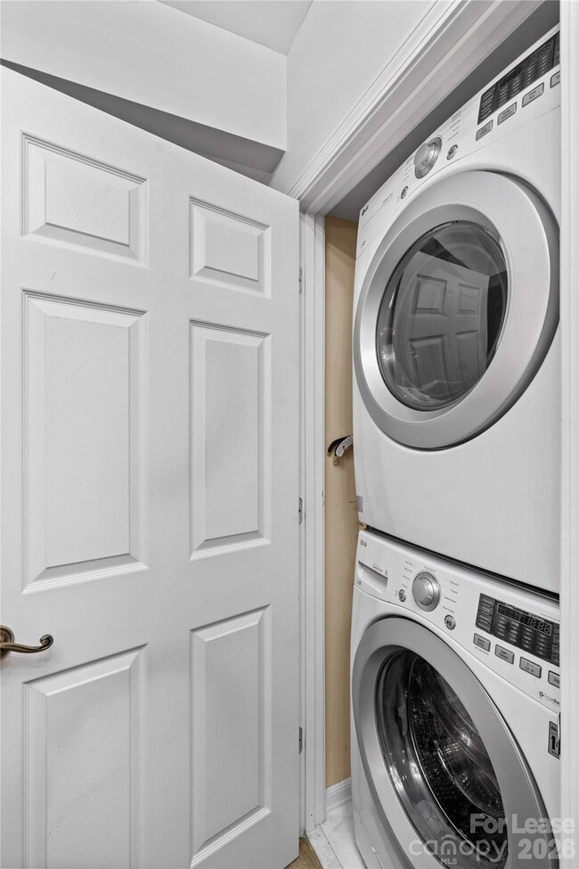 Building Photo - 19843 Henderson Rd