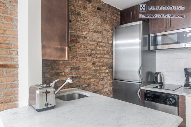 Building Photo - 316 W 14th St