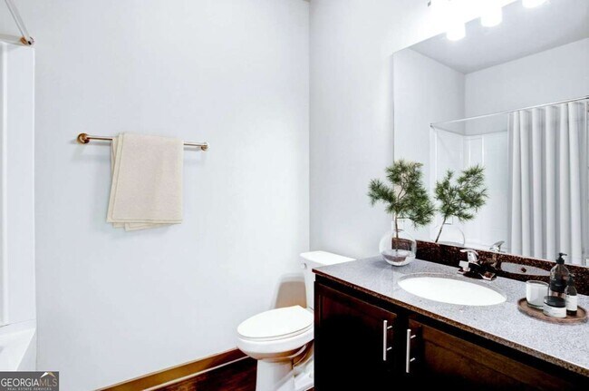 Building Photo - 800 Milwood St