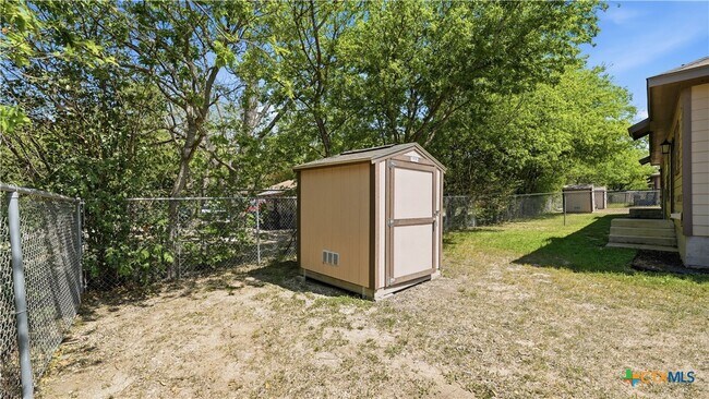 Building Photo - 107 Rosedale Ave